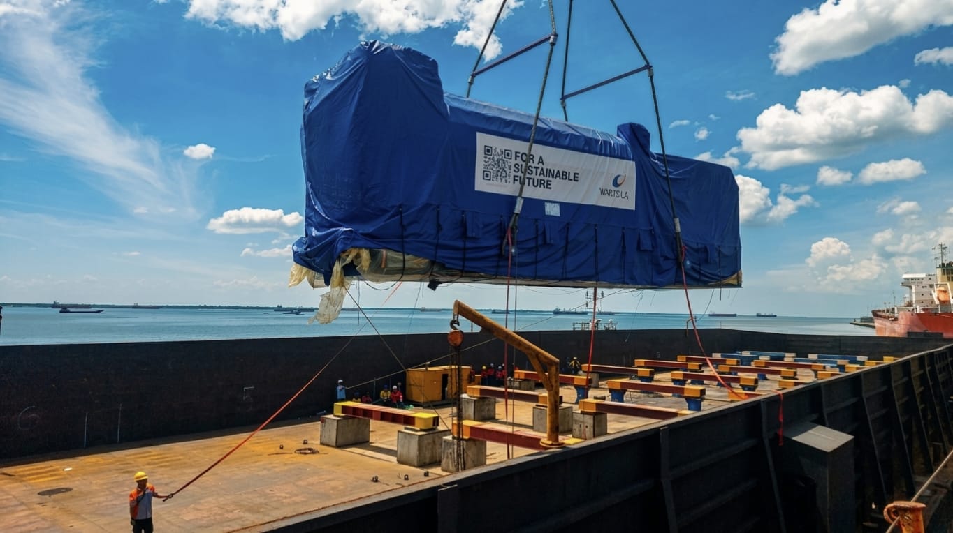 Loading equipment onto tongkang